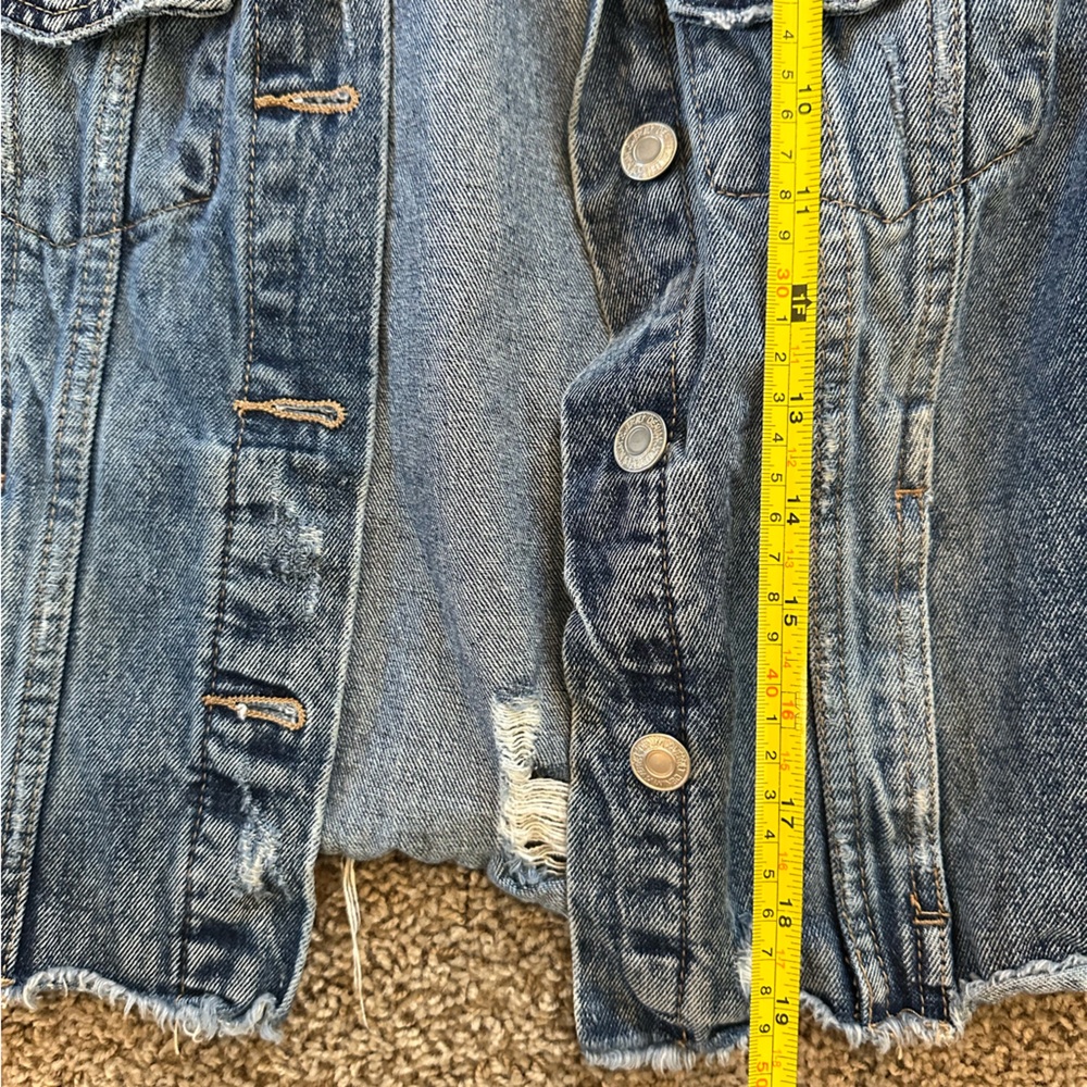 Vervet Women's Distressed Denim Jacket - Picture 6 of 7